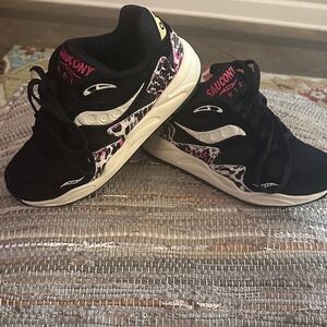 Saucony Women's Black and Pink Leopard Sneakers Size 9.  Worn Once!